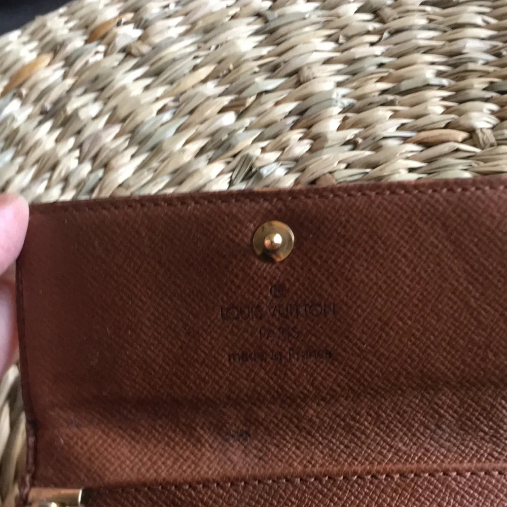 Authentic preloved Louis Vitton Key Holder - Picture 7 of 17